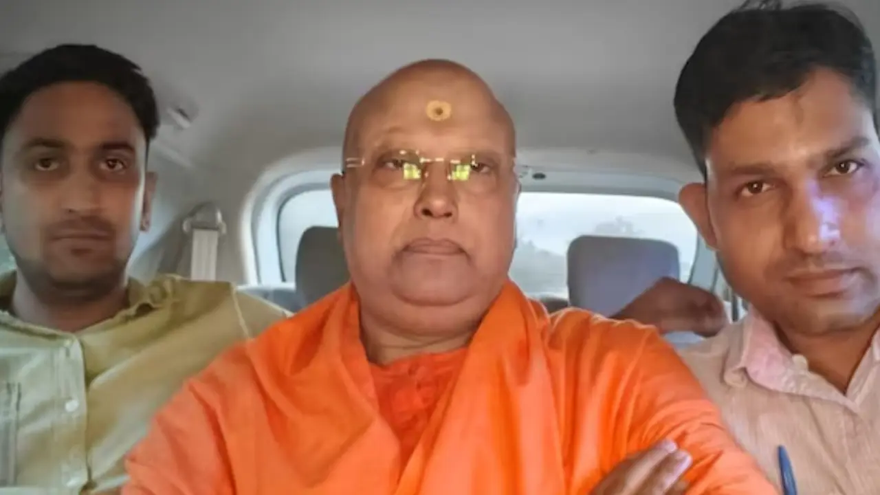Delhi 'Baba' Accused Swami Chaitanyananda of Molesting 17 Women Arrested After 50 Days on the Run Swami Chaitanyananda