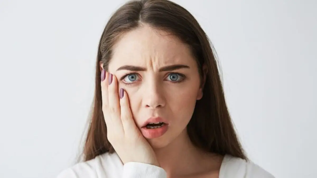 Puffy Eyes Home Remedy: आंखों की सूजन से भारी और भद्दा दिखने लगता है चेहरा? जानें असली वजह, आज ही सुधार लें ये रोजमर्रा की गलतियां swollen face in morning reasons