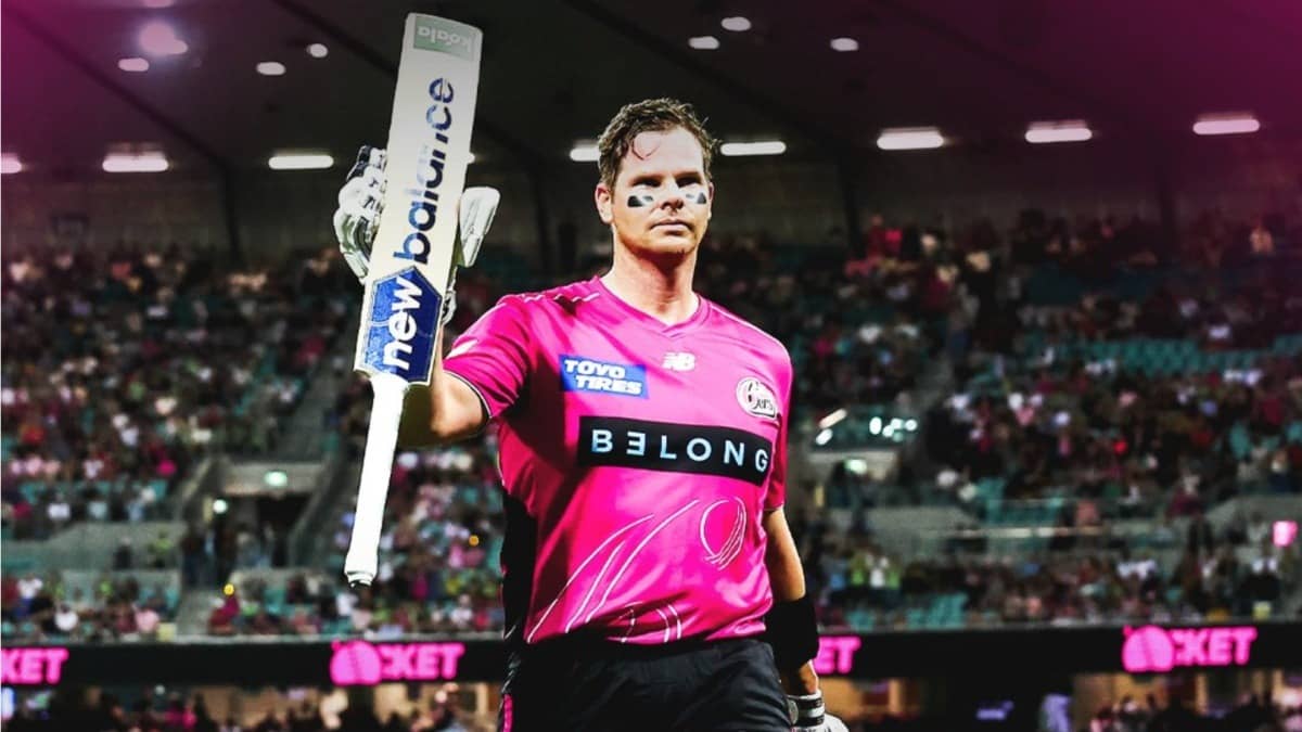 Sydney Sixers batter Steve Smith against Sydney Thunder in BBL 2025-26