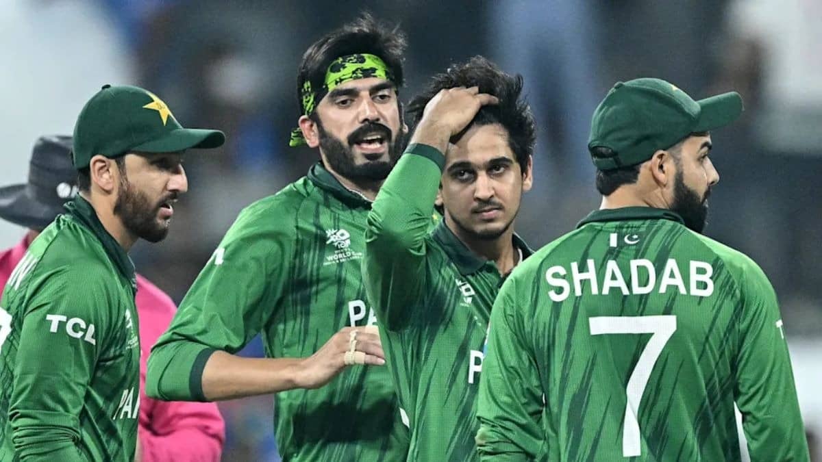 IND vs PAK World Cup 2026: अब पाकिस्तान के लिए करो या मरो... टीम इंडिया से करारी हार के बाद सुपर-8 में पहुंचेगा या नहीं? जानिए समीकरण