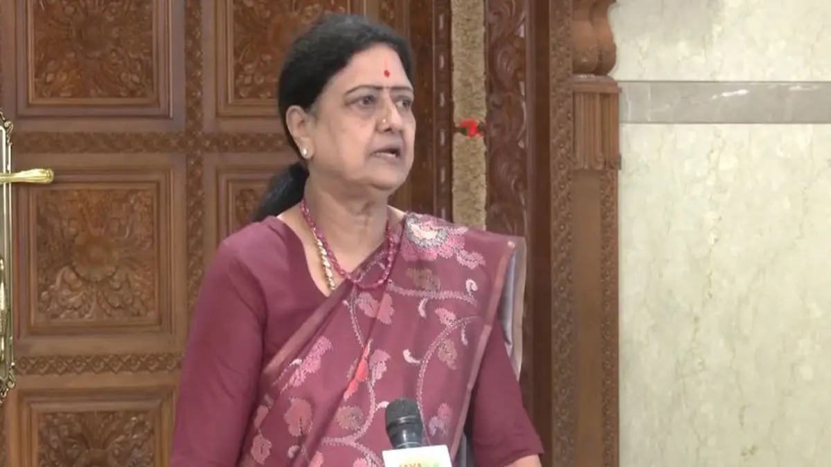Tamil Nadu: Expelled AIADMK Leader Sasikala Hints At New Party Announcement Ahead of Ex-CM Jayalalithaa's Birthday Tamil Nadu: Expelled AIADMK Leader Sasikala Hints At New Party Announcement Ahead of Ex-CM Jayalalithaa's Birthday