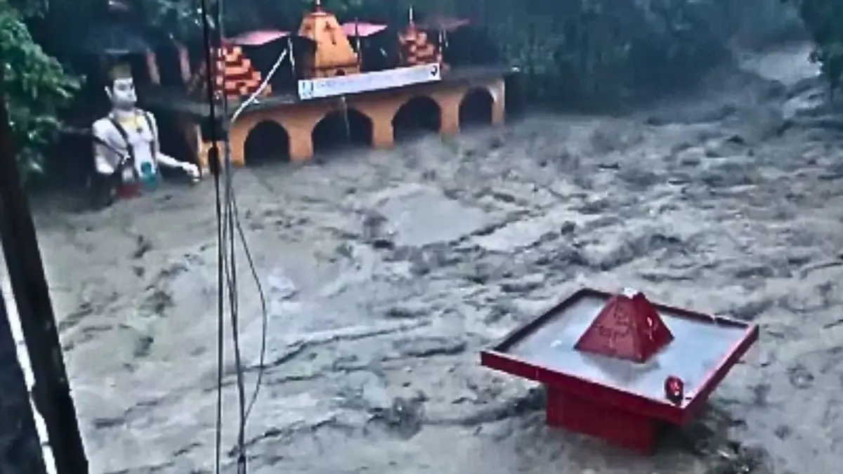 VIDEO: देहरादून में 'जल त्रासदी', बादल फटने से उफान पर तमसा नदी, जलमग्न हुआ प्रसिद्ध टपकेश्वर मंदिर Tapkeshwar Mahadev Temple