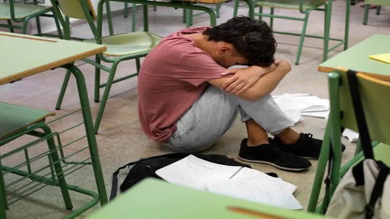 Teacher Arrested in Pune for Allegedly Harassing 13-Year-Old Girl; MP Demands Thorough Investigation Teacher Arrested in Pune for Allegedly Harassing 13-Year-Old Girl; MP Demands Thorough Investigation