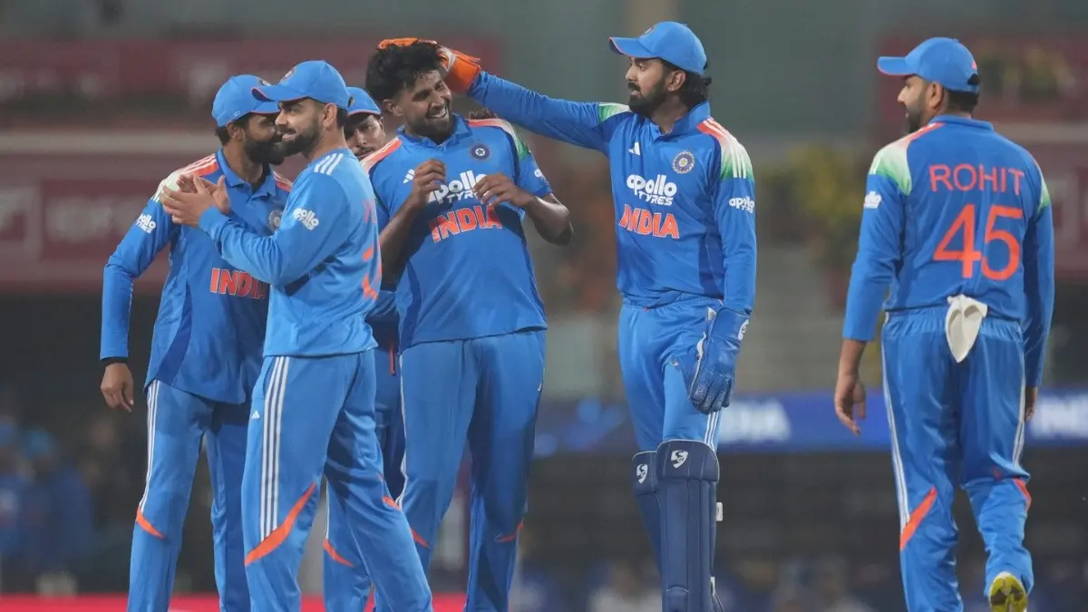 Team India celebrate after taking a wicket in the 1st ODI between India and South Africa