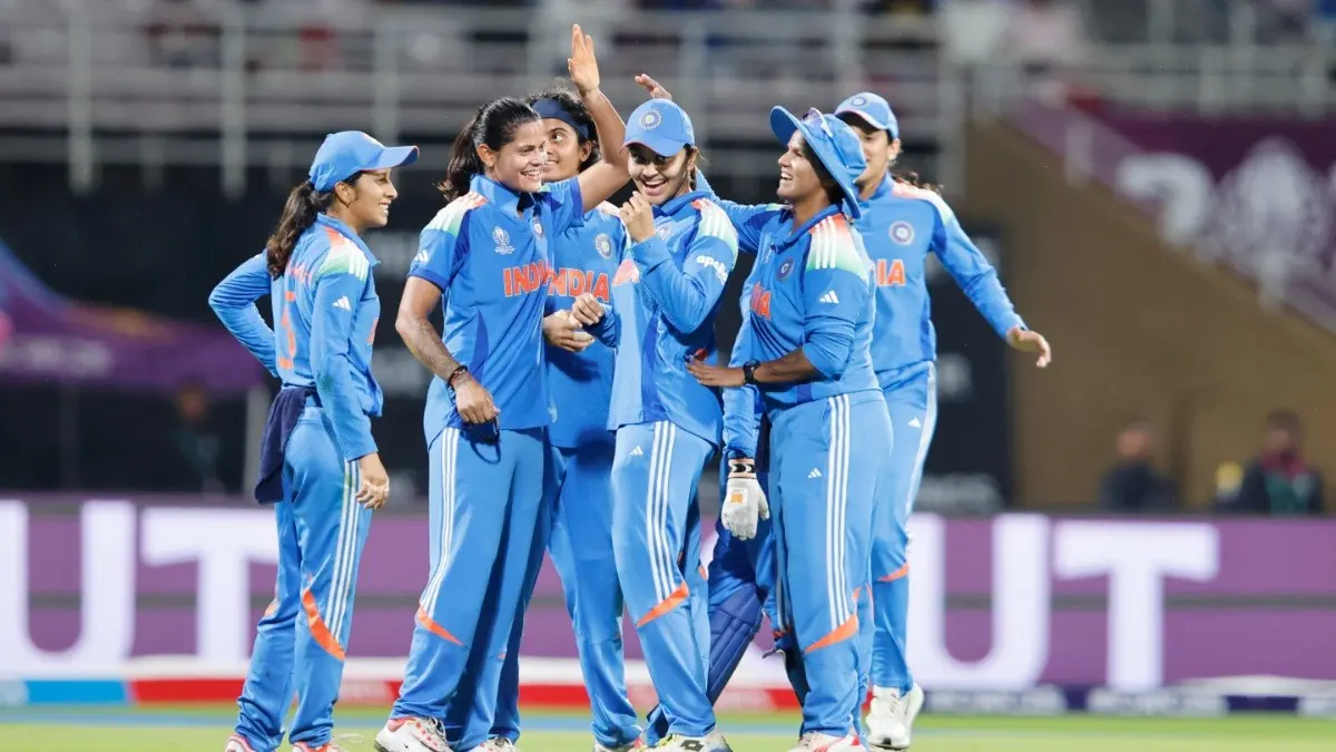 India Women’s Cricket Team singing Hum Hain Team India anthem