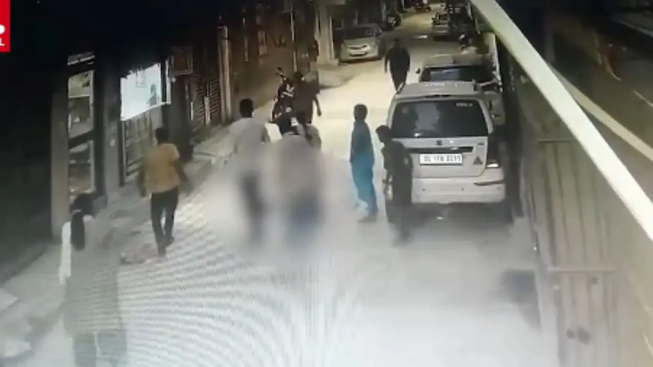 Teenage Girl Dies After Falling from Roof in Delhi's Dabri Extension Teenage Girl Dies After Falling from Roof