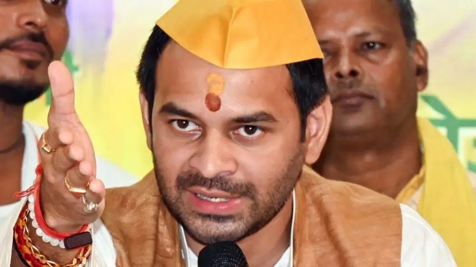 'If You Attack My Family...': Tej Pratap's Stern Warning to 'Jaichands' After Sister Severs Ties 'Listen, If You Attack My Family...': Tej Pratap's Stern Warning to 'Jaichands' After Sister Severs Ties