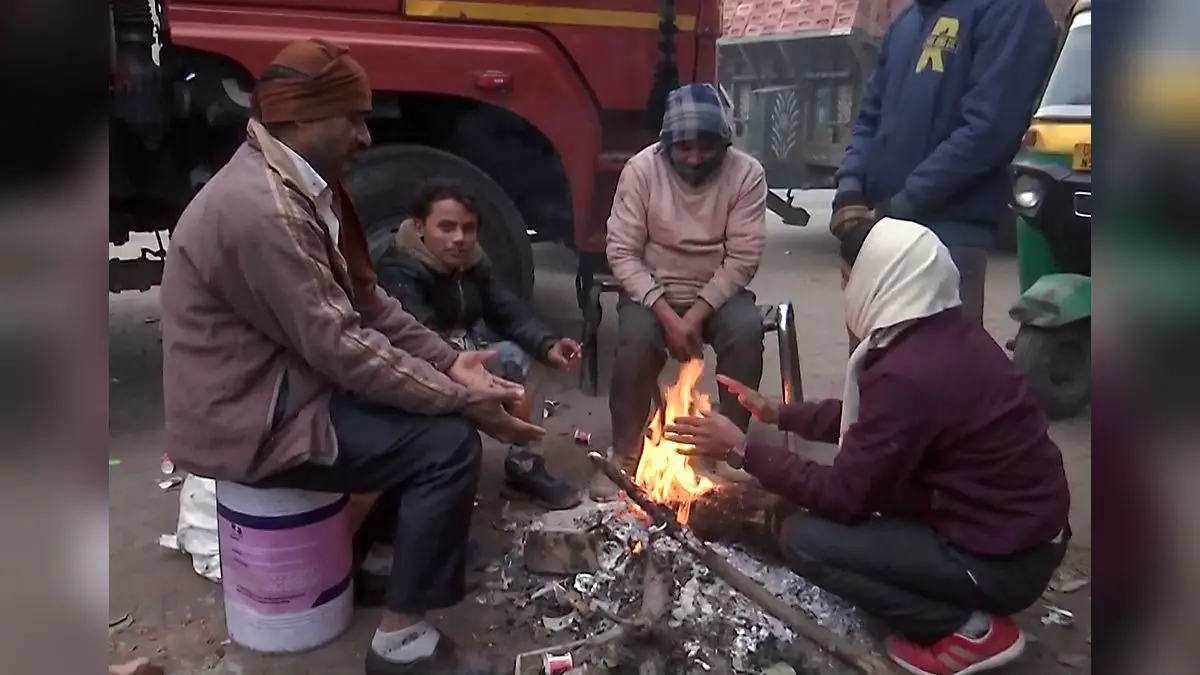 Temperature Dropped To 4° Celsius, Delhi Freezes As Cold Wave Intensifies