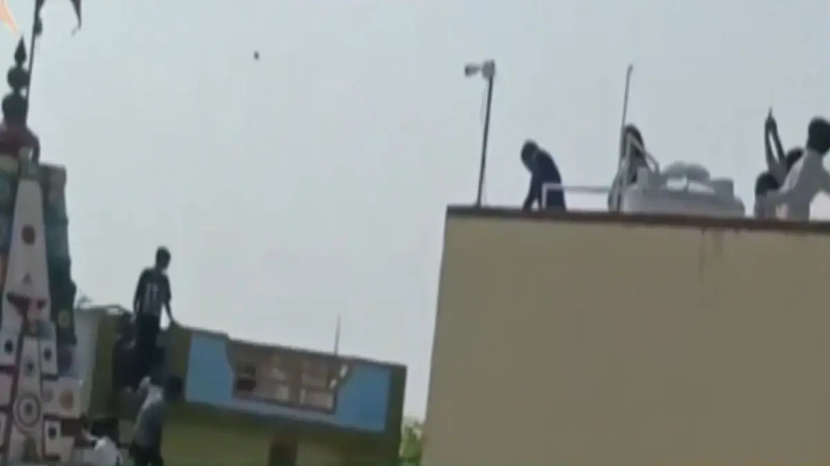 Tensions Flare In Gujarat Village As 2 Groups Pelt Stones At Each Other, 42 Detained | VIDEO