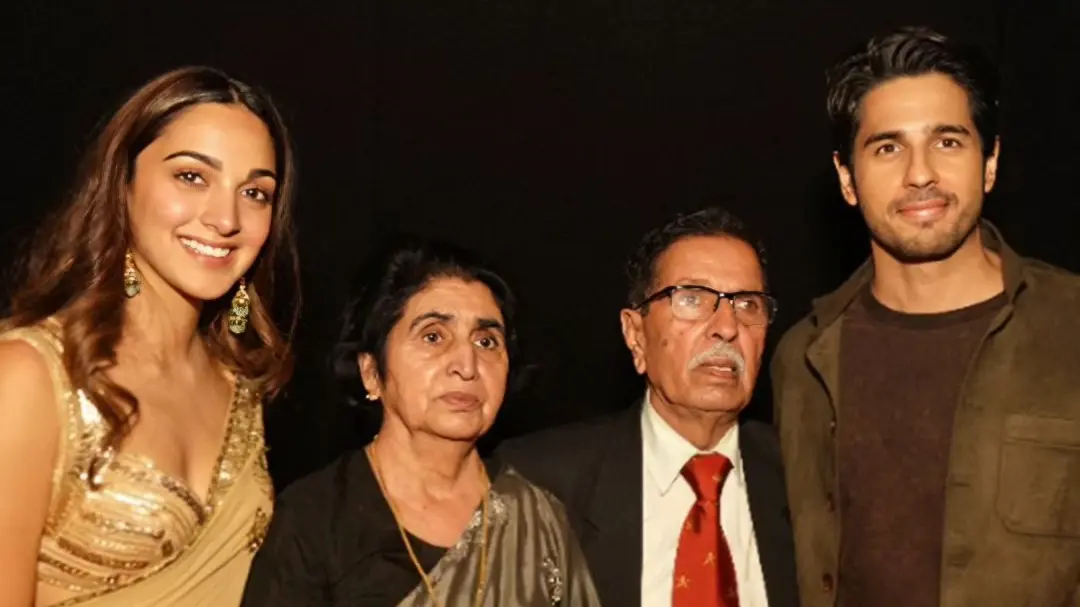 The actor also shared a throwback photo posing with the family of Captain Vikram Batra possibly from the screening of Shershaah.