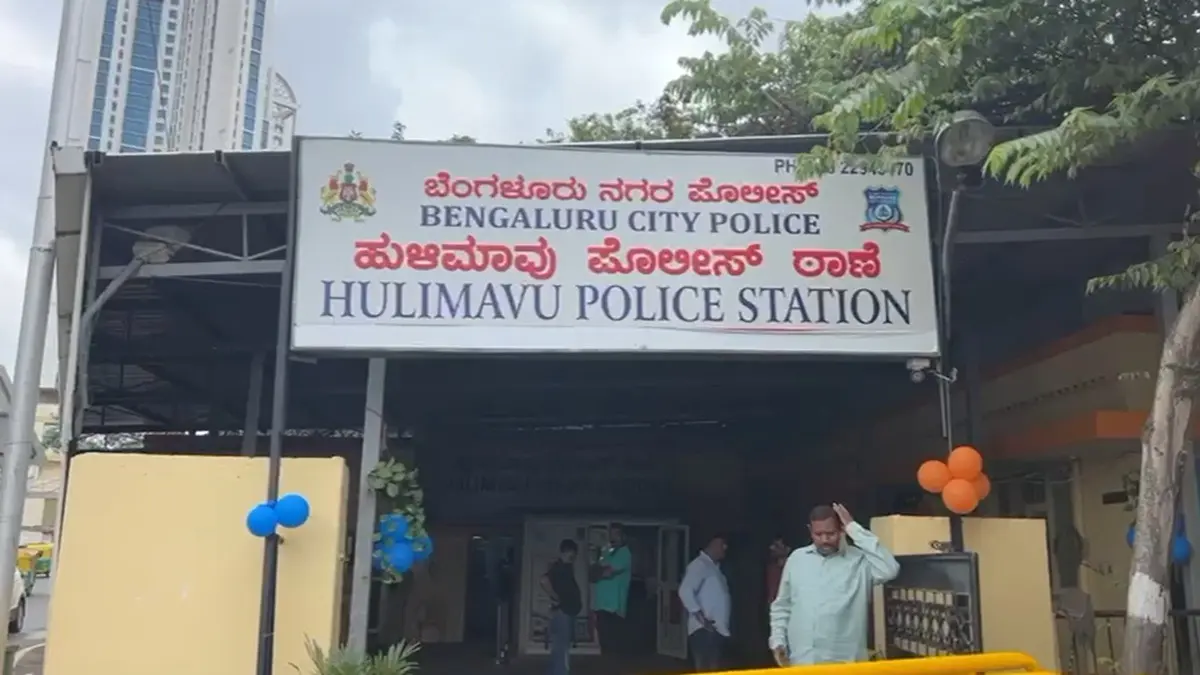 Bengaluru Horror: Man Kills Wife, Dismembers Body, and Hides Remains in Suitcase The couple, both employees of a private company, had been working from home and residing in Doddakannahalli