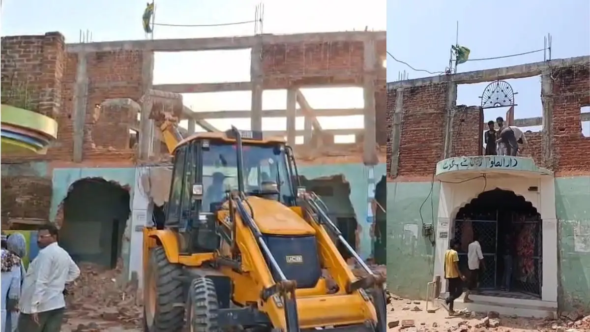 वक्फ कानून लागू होते ही अवैध निर्माण करने वालों में खौफ, मदरसा संचालक ने खुद ही चलवा दिया बुलडोजर The madrasa operator himself got the bulldozer operated