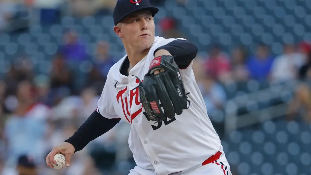Twins aim to sweep 3-game series against the Royals The Minnesota Twins will look to sweep a three-game series with a win over the Kansas City Royals.