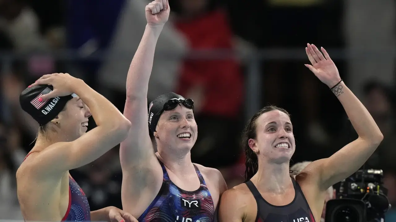 U.S. Sets Two World Records On Final Night Of Swimming, Wins Gold-Medal Race With Australia The US swimming team