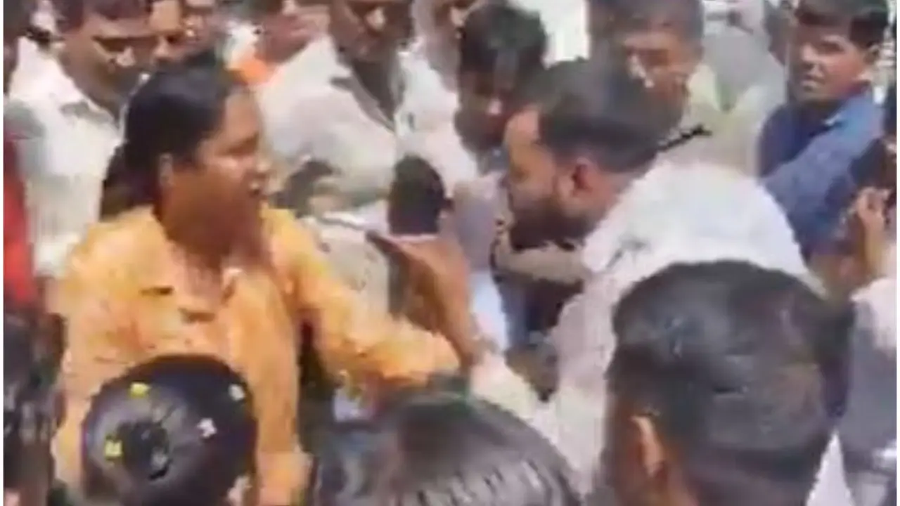 The video shows a woman slapping her boyfriend multiple times at the Bijnor bus stand.