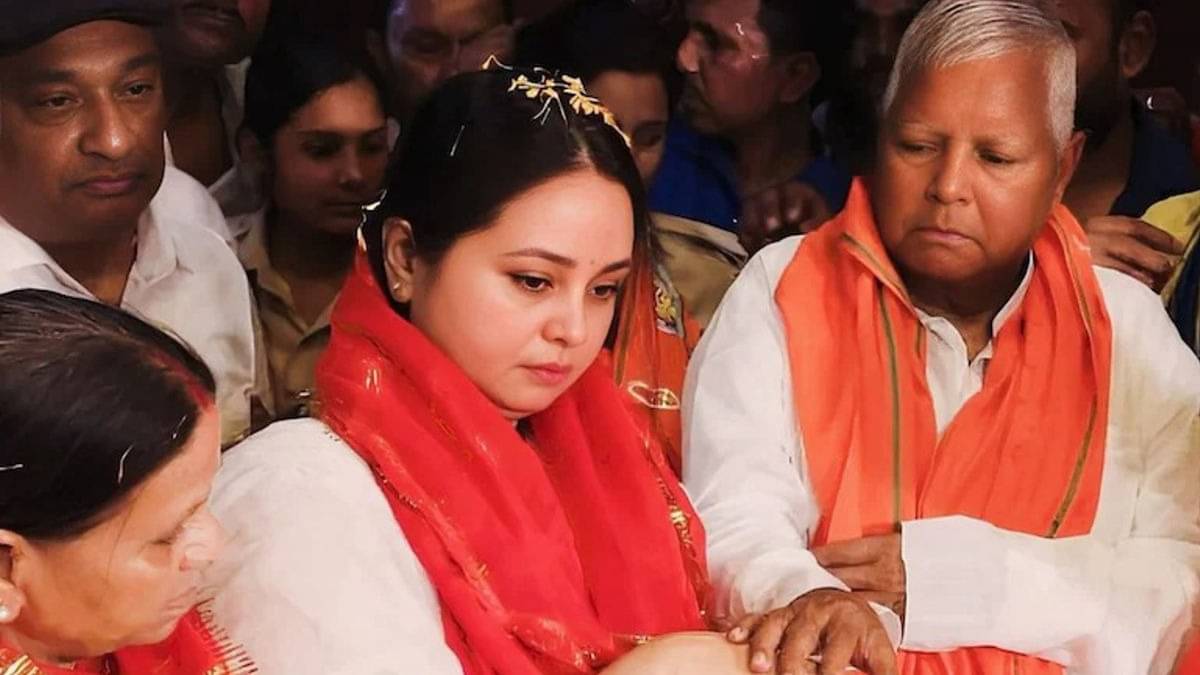 फक्त मुलींनीच त्याग का करावा? रोहिणी आचार्य यांनी तेजस्वीला विचारला प्रश्न, जाणून घ्या लालू-राबडीबद्दल काय म्हणाले ते