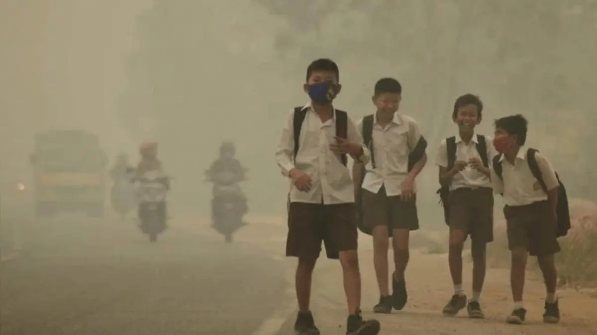 Delhi Govt Suspends Physical Classes Up to Class 5 As Air Quality Remains In 'Severe' Category