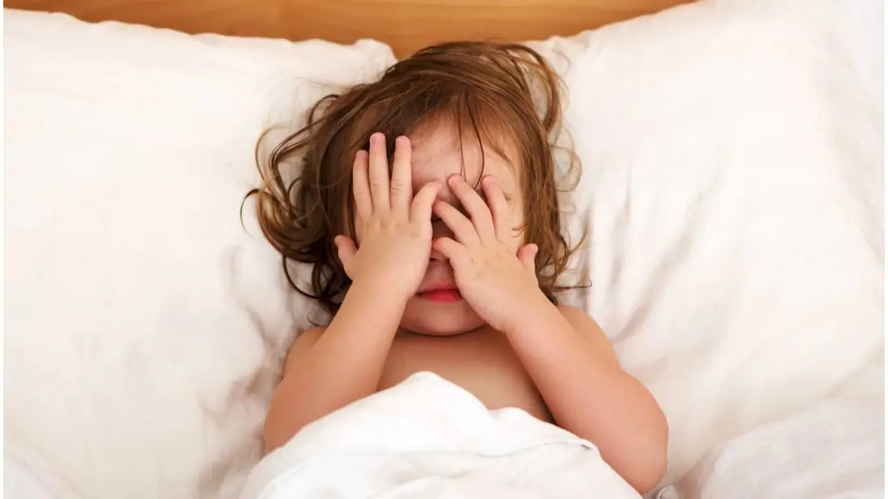 How to Make Your Toddler Sleep in 2 Min? This Video Shows the Desi Hack Moms Wish They Knew Sooner This Video Shows the Desi Hack to Make Your Toddler Sleep in 2 Min.