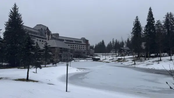 3 Skiers Buried 30 Metres Deep In Massive Avalanche In Alaska, Believed To Be Dead Three skiers buried in massive avalanche in Alaska