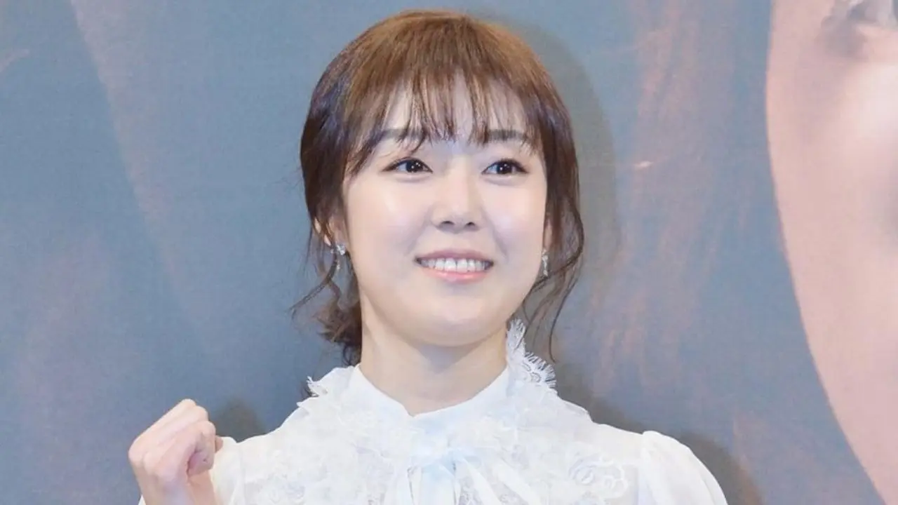 Through The Waves Actress Kang Seo Ha Dies At 31 After Battling With Stomach Cancer Through The Waves Actress Kang Seo Ha Dies At 31 After Battling With Stomach Cancer