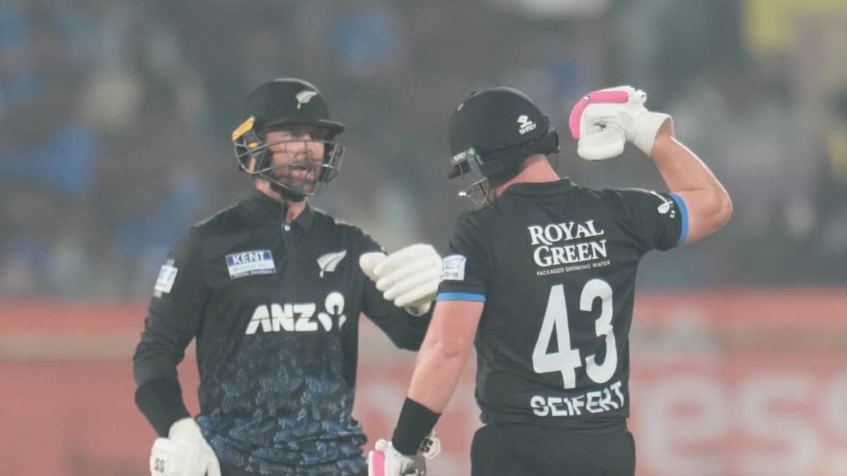 Tim Seifert ands Devon Conway