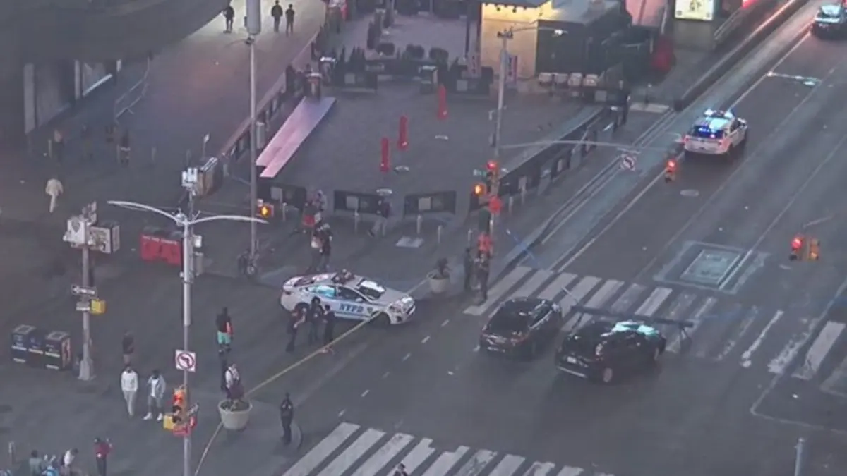 Times Square Shooting Leaves Three Wounded, 17-Year-Old Suspect In NYPD Custody Times Square Shooting Leaves Three Wounded, 17-Year-Old Suspect In NYPD Custody