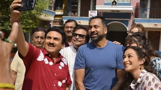 ‘तारक मेहता का उल्टा चश्मा’ के सेट पर हॉलीवुड एक्टर कल पेन, जेठालाल-बबीता के साथ शेयर की तस्वीर TMKOC
