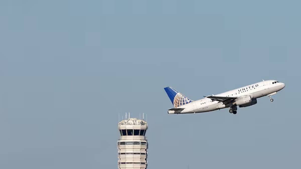 Tokyo-Bound United Airlines Flight Loses Engine On Take‑Off, Makes Emergency Landing At Dulles Airport