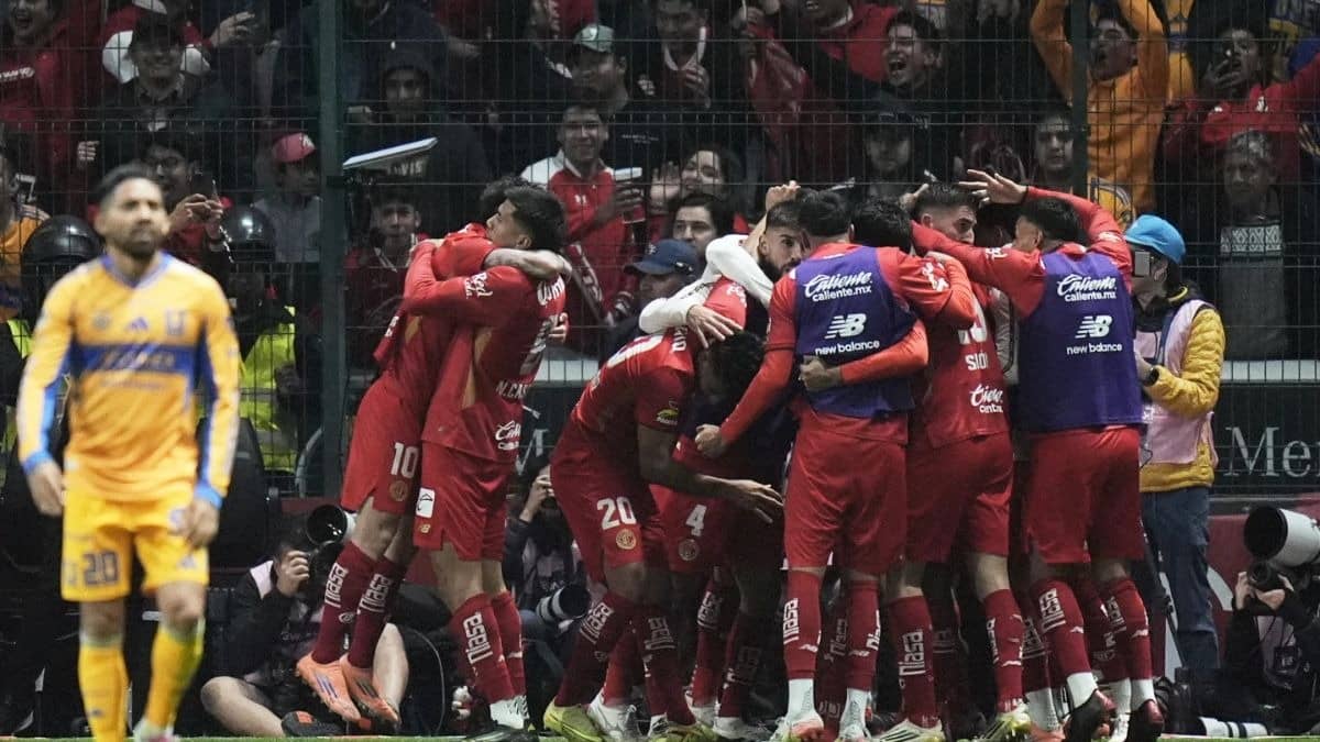 Toluca celebrating title win