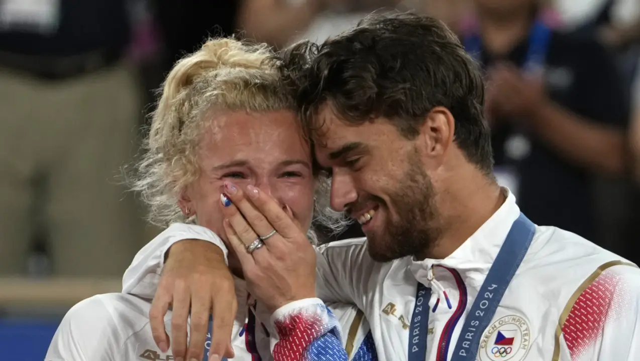 Katerina Siniakova and Tomas Machac, who recently broke up, win mixed doubles gold for the Czechs Katerina Siniakova and Tomas Machac, who recently broke up, win mixed doubles gold for the Czechs
