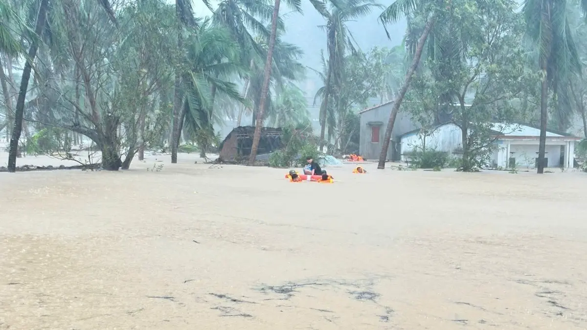 Torrential Rains Trigger Floods In Central Vietnam, Leaving 41 Dead, Thousands Homeless Torrential Rains Trigger Floods In Central Vietnam, Leaving 41 Dead, Thousands Homeless