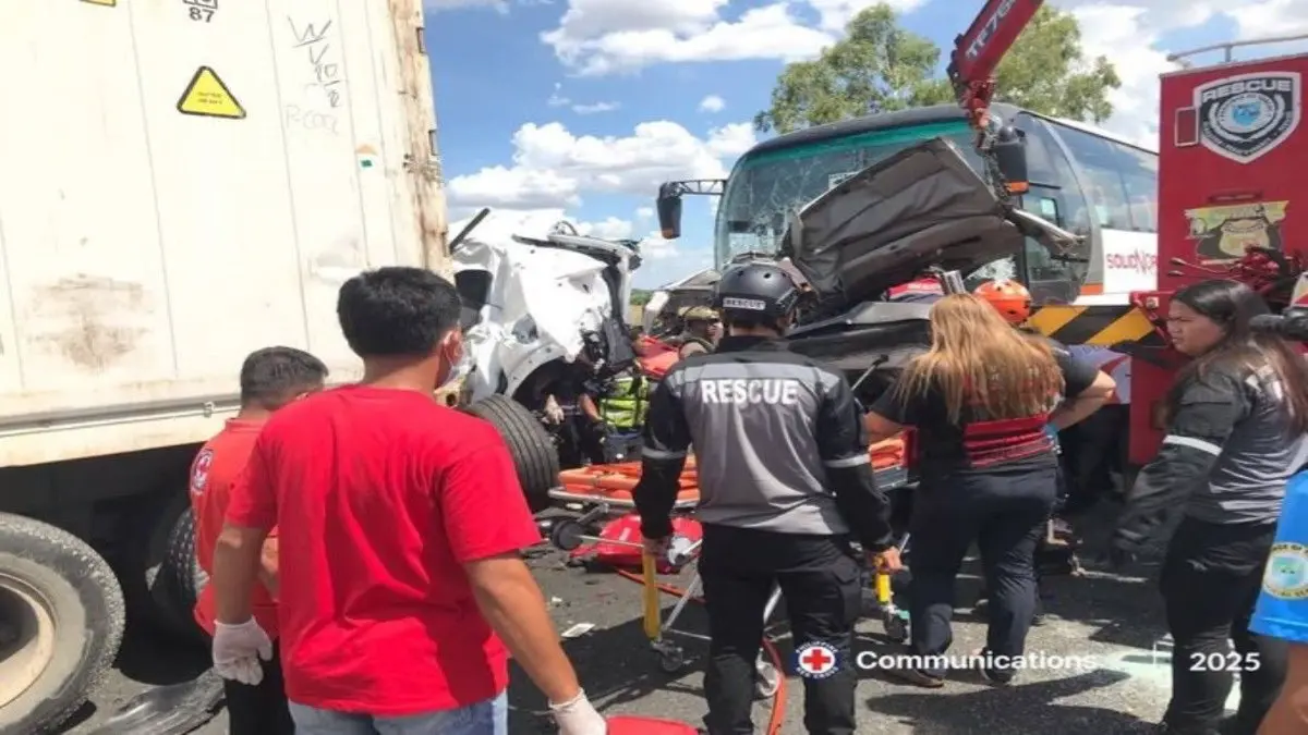 Tragic Road Crash in Philippines Kills 12, Including 6 Children; 27 Others Injured in Multi-Vehicle Pile-Up