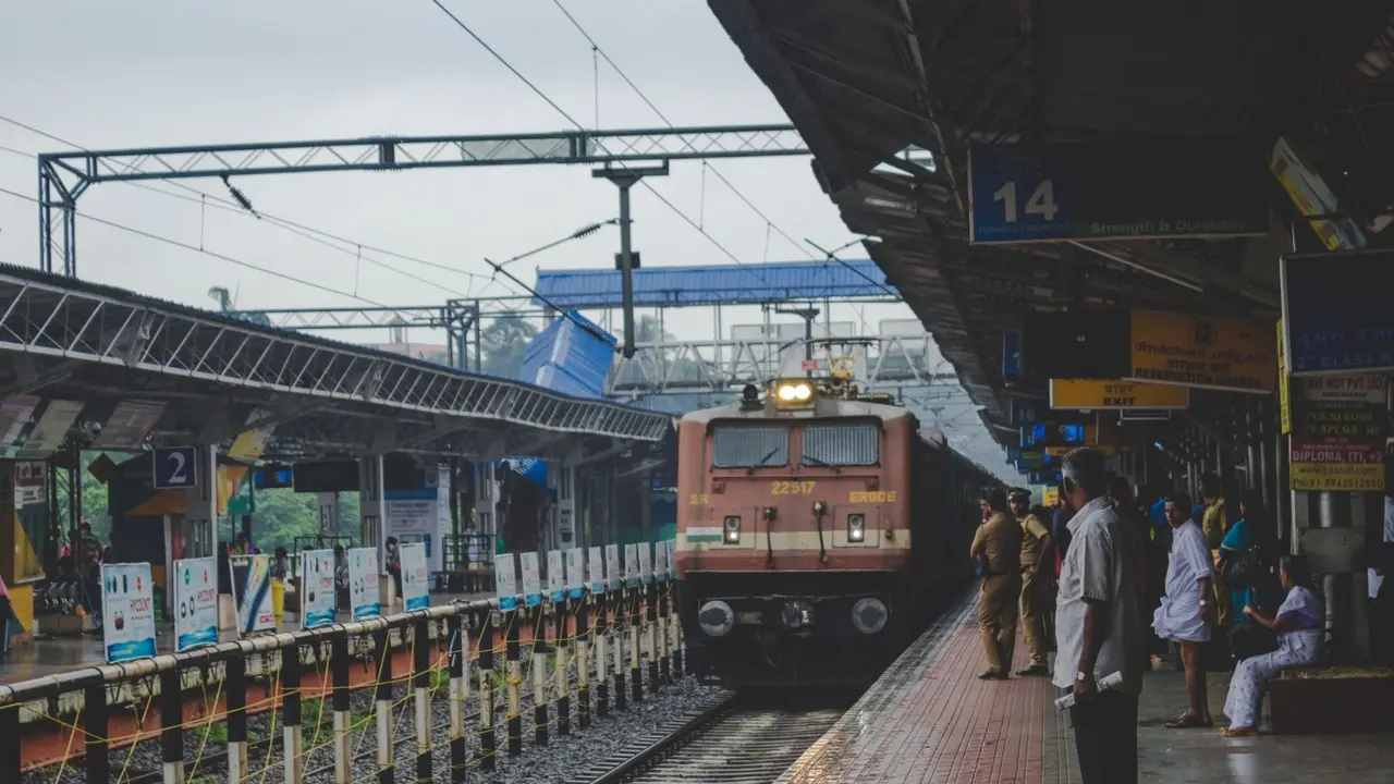 special train for diwali to chhath puja 2025