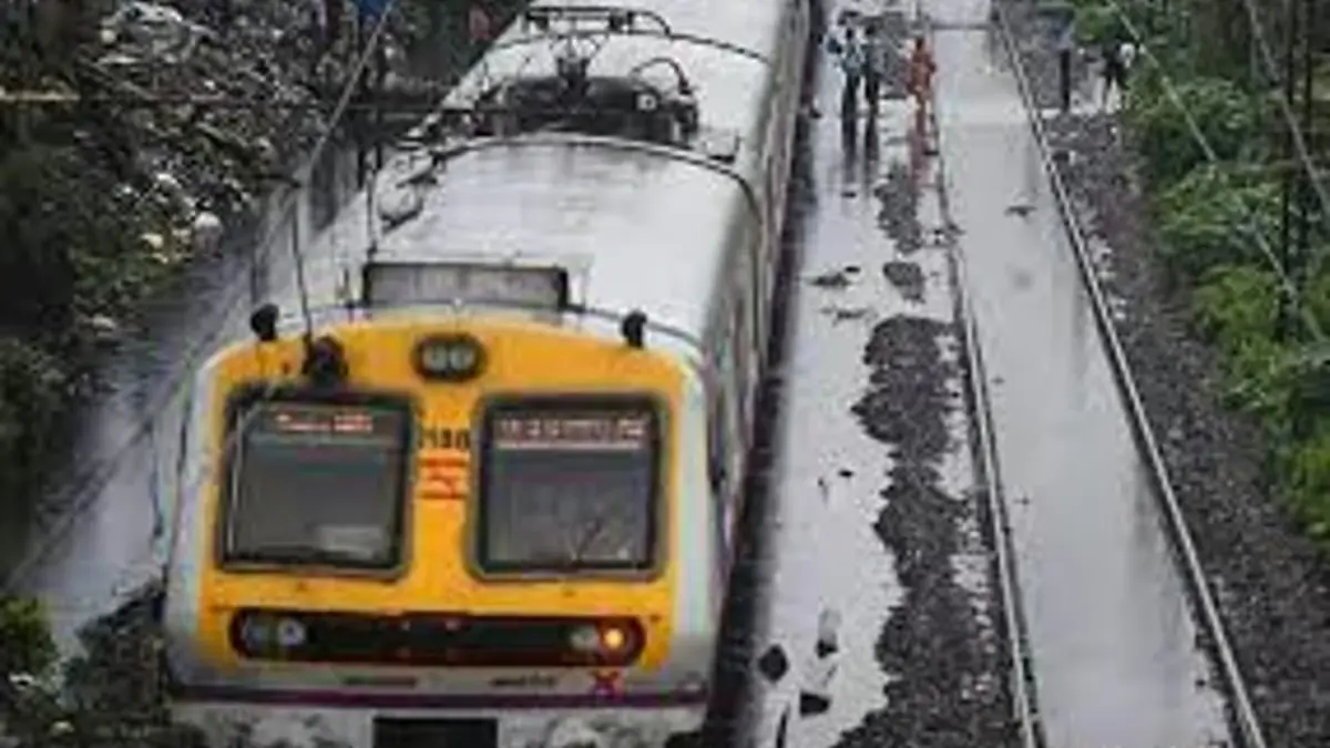 Konkan Railway Services Disrupted for Over an Hour Due to Wire Snag Near Ratnagiri Konkan Railway Services Disrupted for Over an Hour Due to Wire Snag Near Ratnagiri