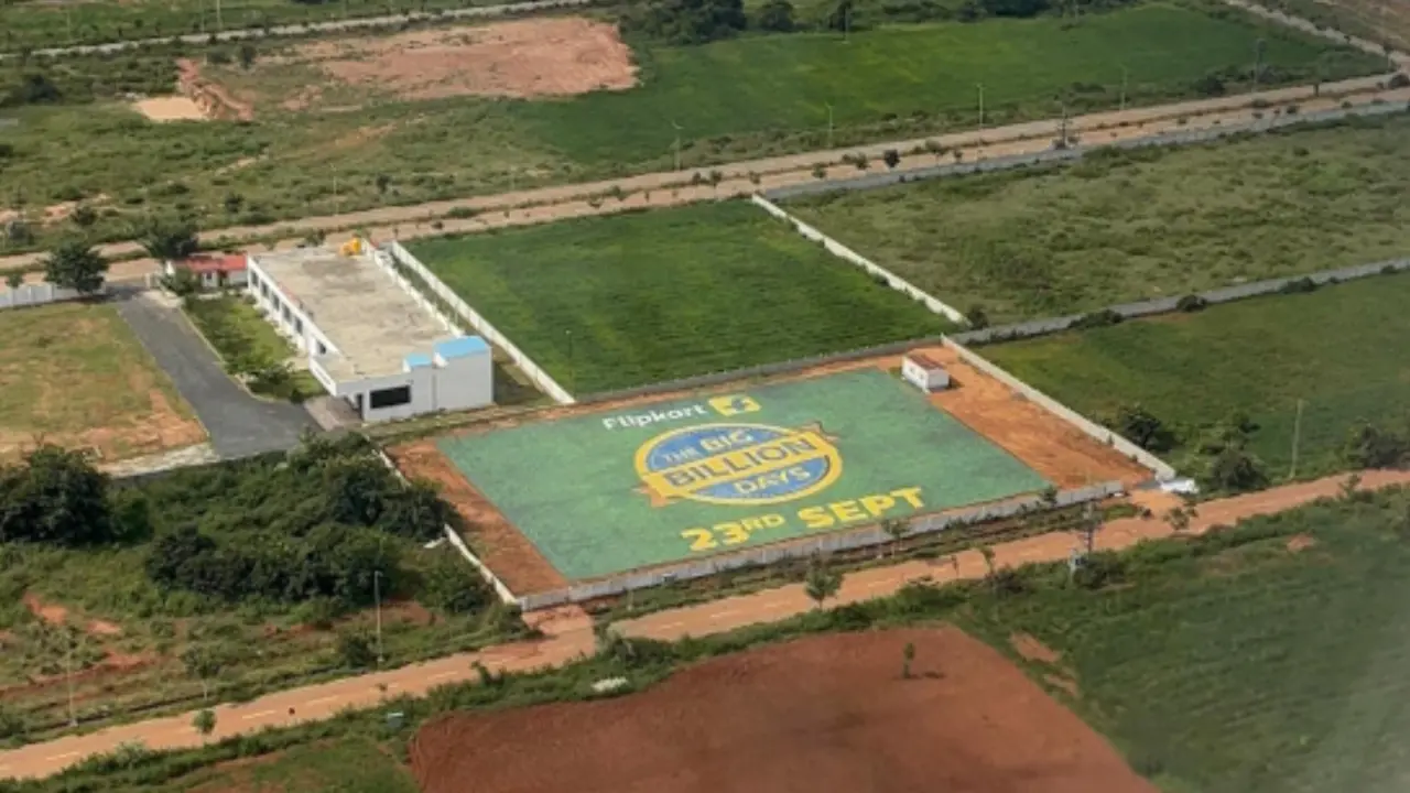 Travellers Catch Unmissable Flight-Path Spectacle Over Bengaluru and Kanpur Travellers Catch Unmissable Flight-Path Spectacle Over Bengaluru and Kanpur