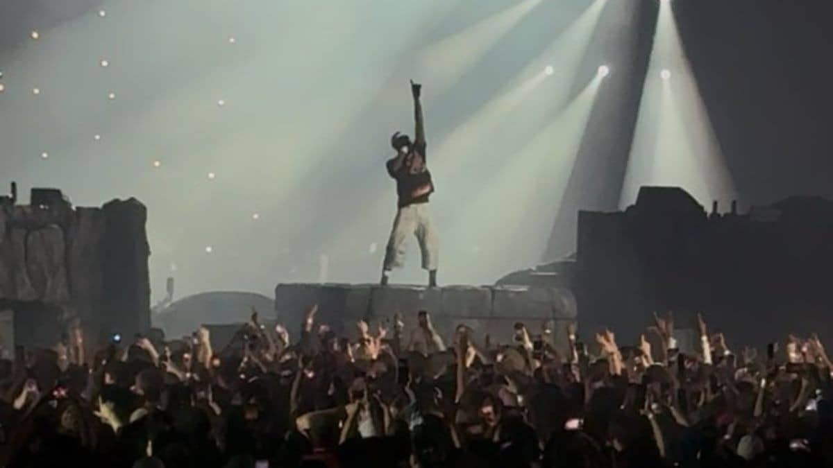 ट्रॅव्हिस स्कॉट: 24 फोन, 12 सोन्याच्या चेन… चोरट्यांनी अमेरिकन रॅपर ट्रॅव्हिस स्कॉटच्या कॉन्सर्टमधून पळ काढला, अनेकांना केले बळी