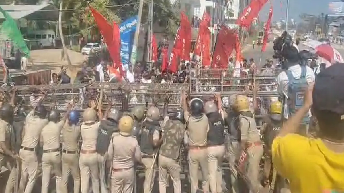 'Treated Like a Dog’: Man Dies in Kerala Hospital, Family Protests Outside MLA Office Alleging 'Medical Negligence'