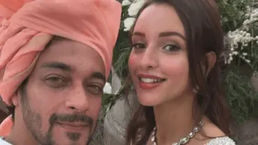 Triptii Dimri Holidaying With Rumoured Boyfriend Sam Merchant In Cotswolds? Eagle-eyed Fans Spot THESE Similarities In Photos Triptii Dimri and Sam Merchant