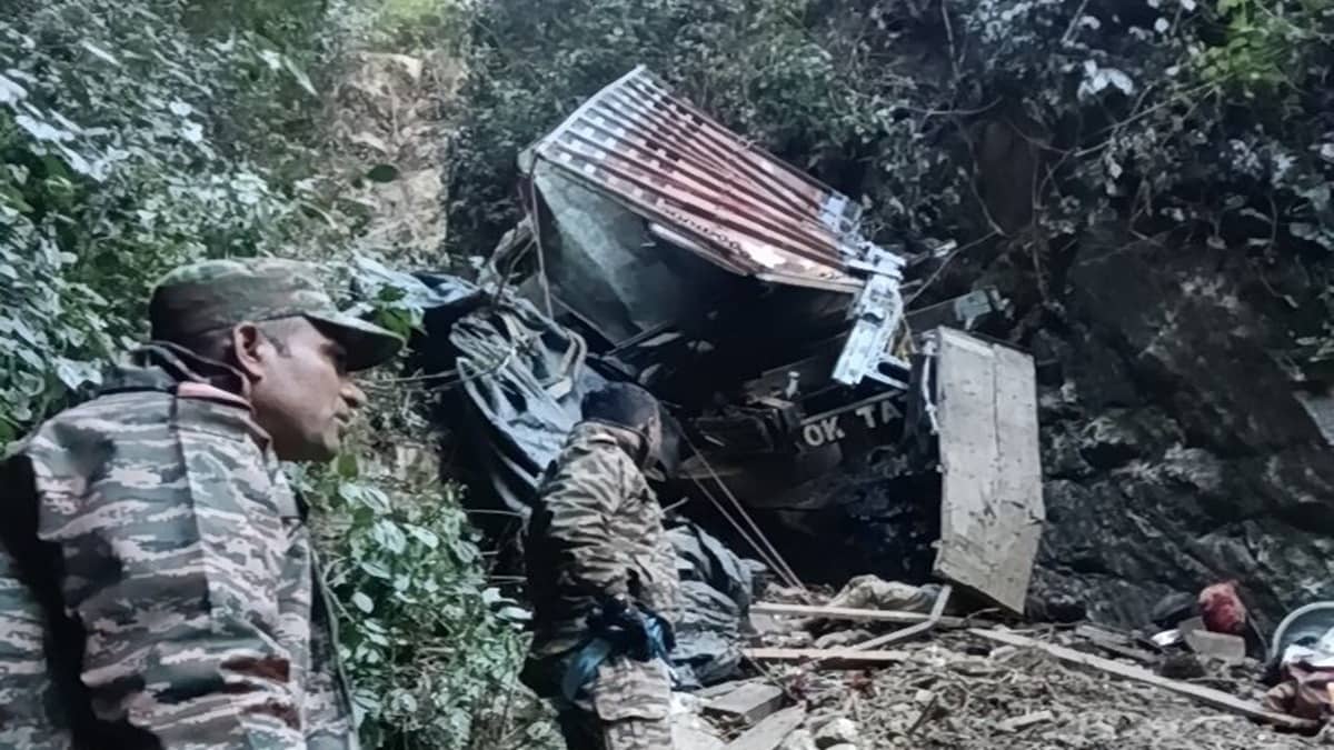 Truck Falls Into 1000 Ft Deep Gorge In Arunachal Pradesh, 18 Labourers Dead, 3 Missing