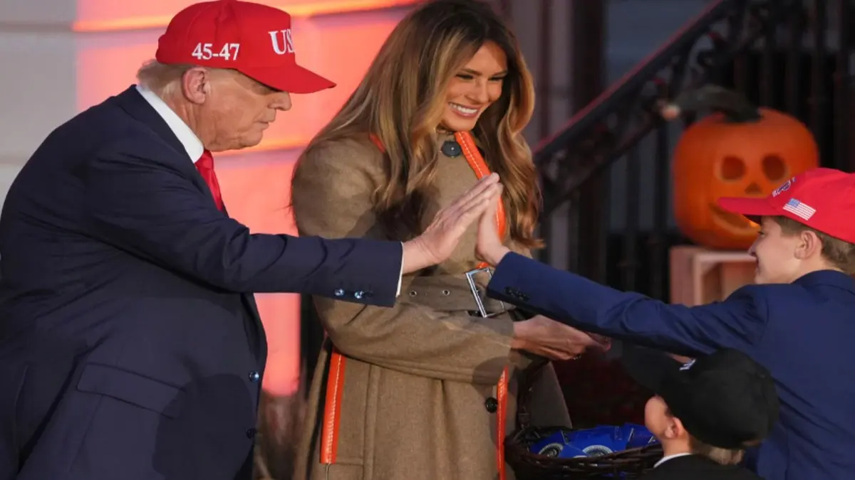 Trump Hosts White House Halloween Bash With Superheroes and Presidential Lookalikes Amid Shutdown