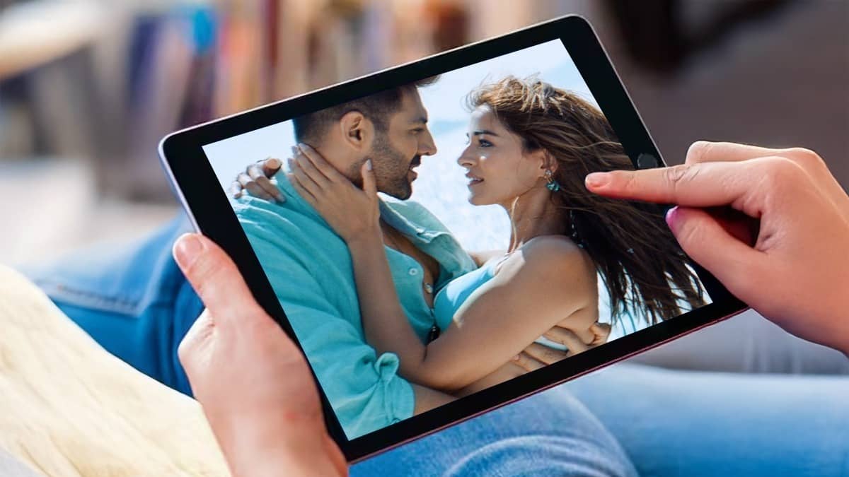 Tu Meri Main Tera Main Tera Tu Meri released on December 25