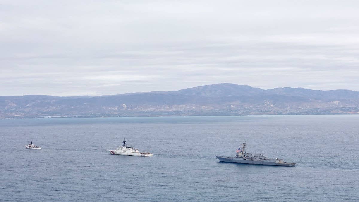 Two US Naval Warships Collide During Mid-Sea Refuelling in Carribean, Two Injured