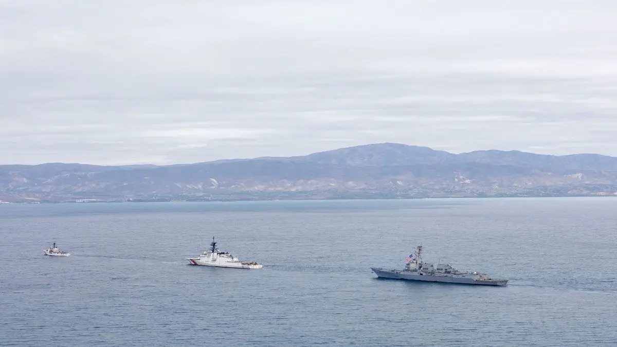 Two US Naval Warships Collide During Mid-Sea Refuelling in Carribean, Two Injured Two US Naval Warships Collide During Mid-Sea Refuelling in Carribean, Two Injured