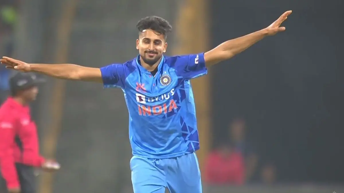 उमरान मलिक की 'रफ्तार' पर भारी पड़ा अनजान बल्लेबाज, 1 ओवर में जड़ दिए 36 रन, टूटे कई रिकॉर्ड Umran Malik dy patil t20 cup