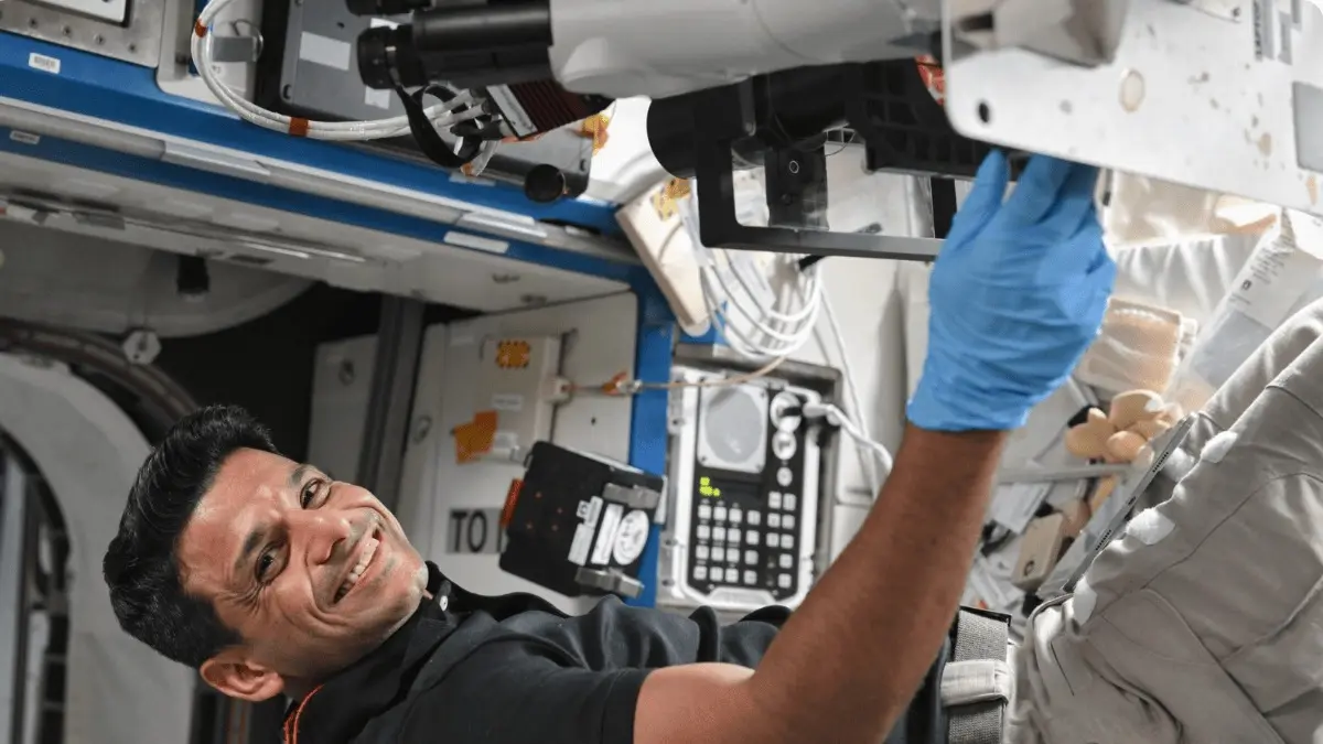 Unbelievable Cosmic Selfies! Shubhanshu Shukla Seen Floating 400 Km Above Earth, See Jaw-Dropping Space Station Photos Unbelievable Cosmic Selfies! Shubhashu Shukla Floats 400km Above Earth