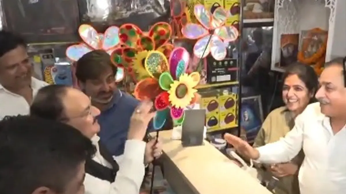 Watch: Union Minister JP Nadda Interacts With Local Shopkeepers in Delhi Under 'GST Bachat Utsav' Campaign Union Minister JP Nadda Interacts With Local Shopkeepers in Delhi Under 'GST Bachat Utsav' Campaign
