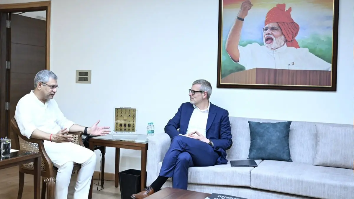 Union Minister with Jürgen Westermeier, MD, Airbus India.