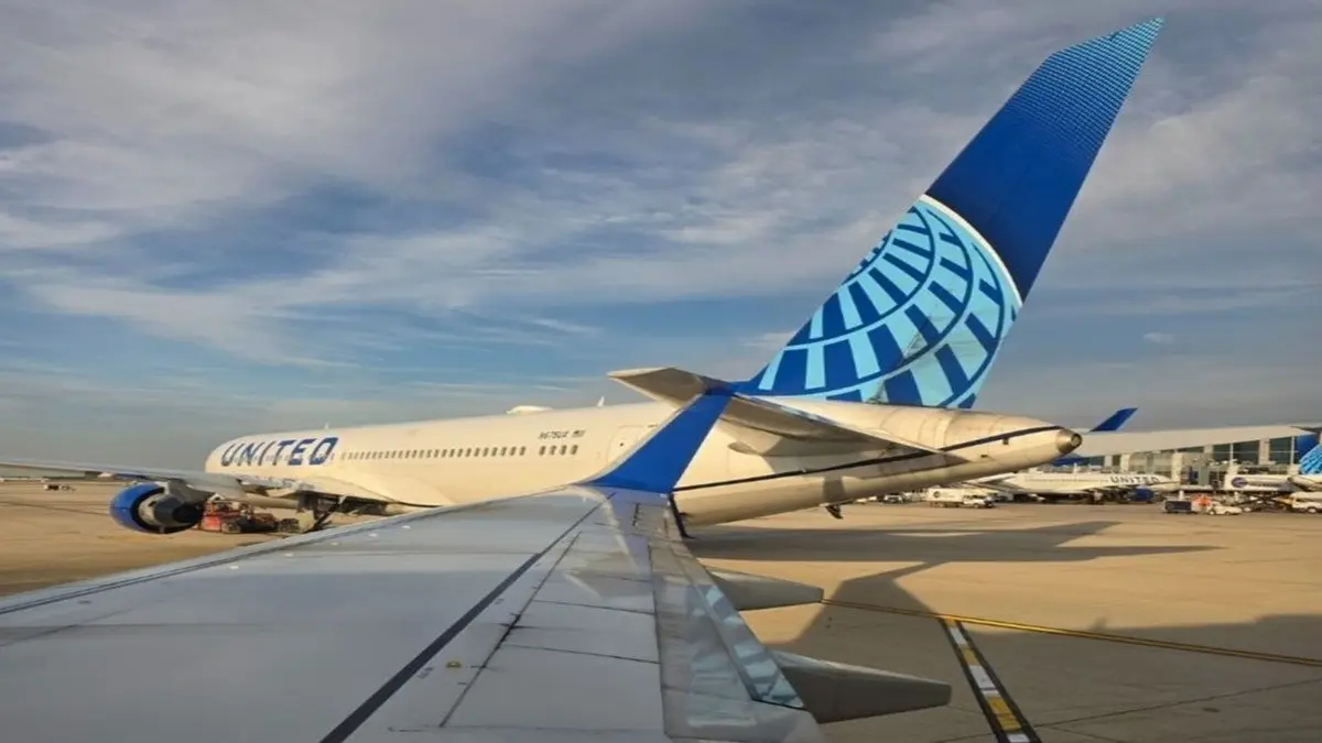 United Airlines Plane Damages Another Aircraft At Chicago's O'Hare Airport