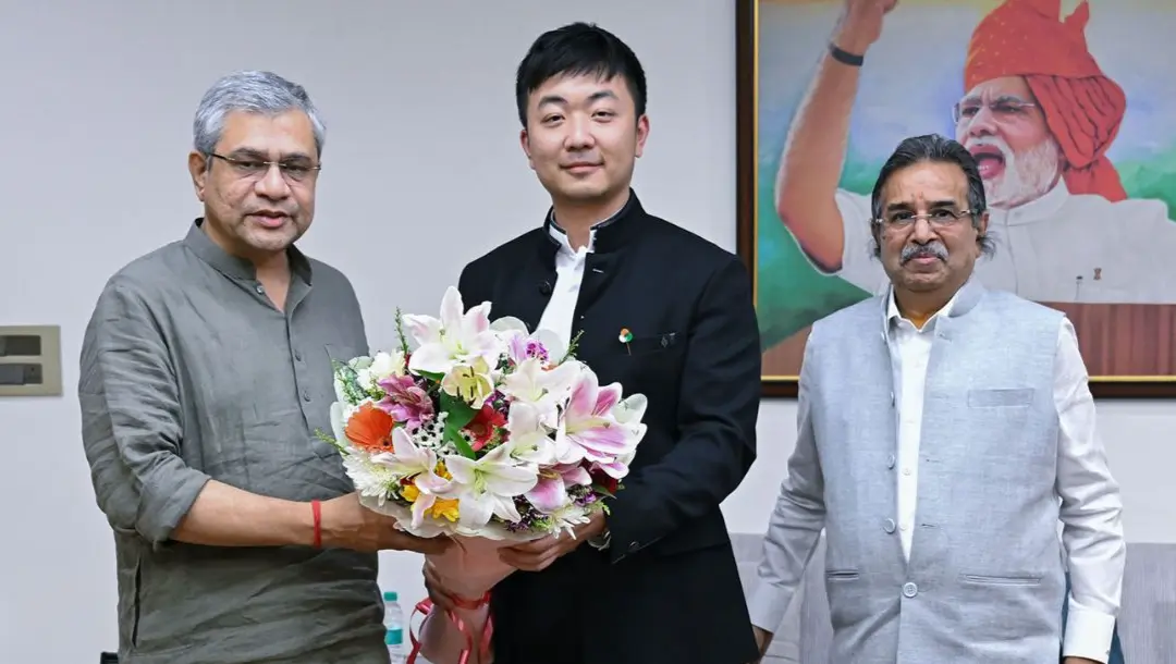Nothing CEO Carl Pei Meets Ashwini Vaishnaw, Announces USD 100 Million Manufacturing JV In India Carl Pei, CEO of Nothing, discussed the company’s plans for growth in India with Union Minister Ashwini Vaishnaw