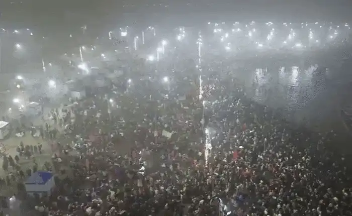 Maha Kumbh 2025: 45-Day Religious Gathering Begins in Prayagraj With a Holy Dip in Triveni Sangam Maha Kumbh 2025: Devotees Take Holy Dip in Sangam as 45-Day Religious Gathering Begins in Prayagraj